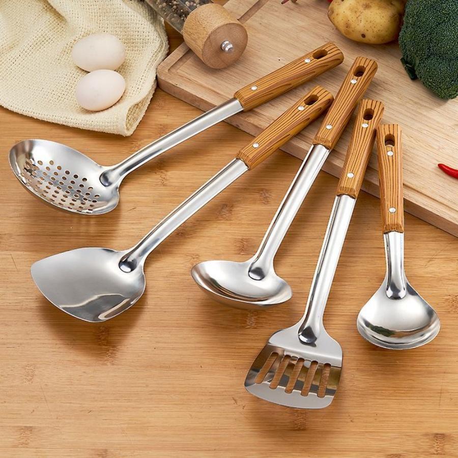 COOKING UTENSILS